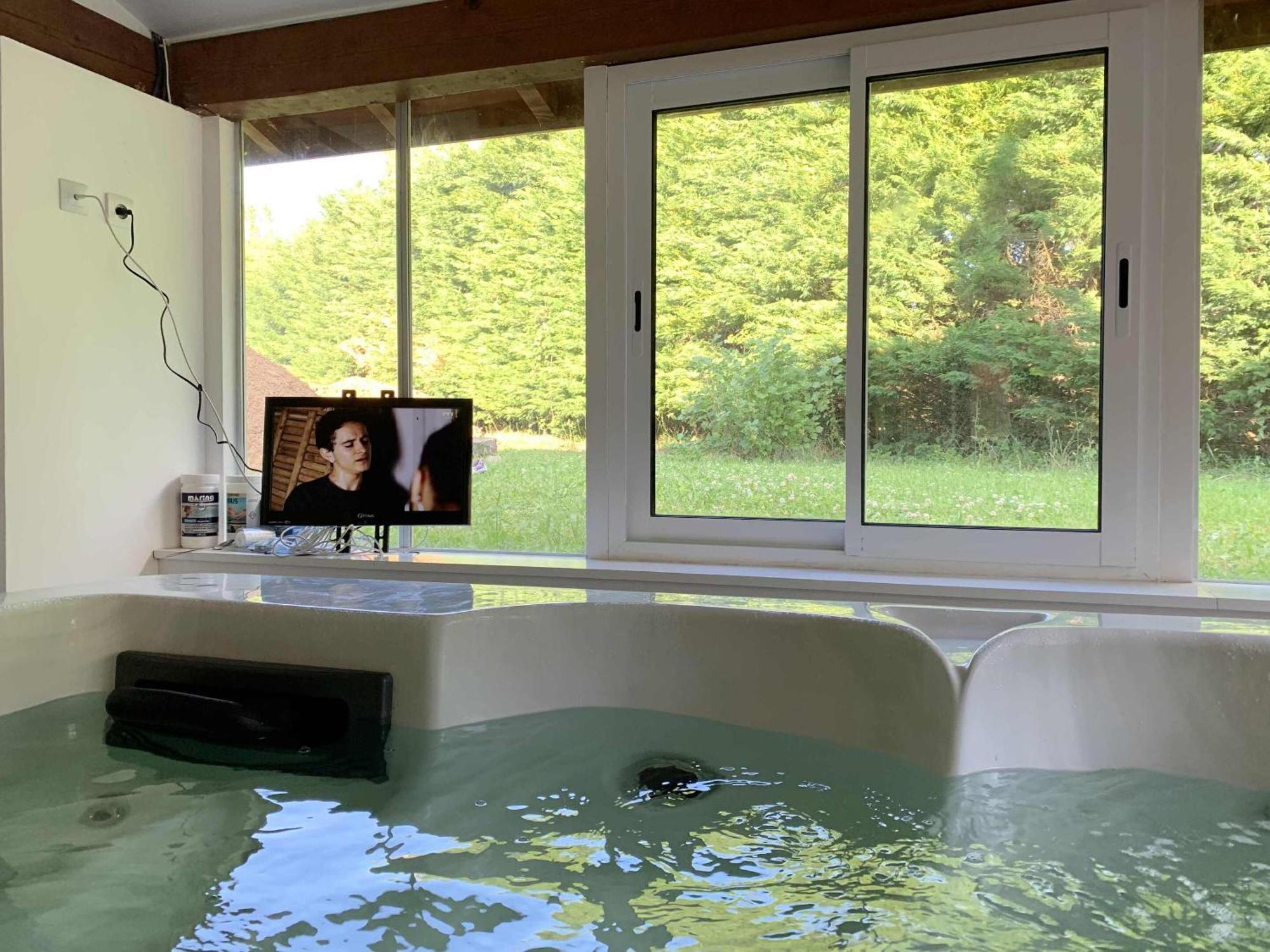 Maison Piscine Et Jacuzzi Saint-Germain-des-Fosses Εξωτερικό φωτογραφία