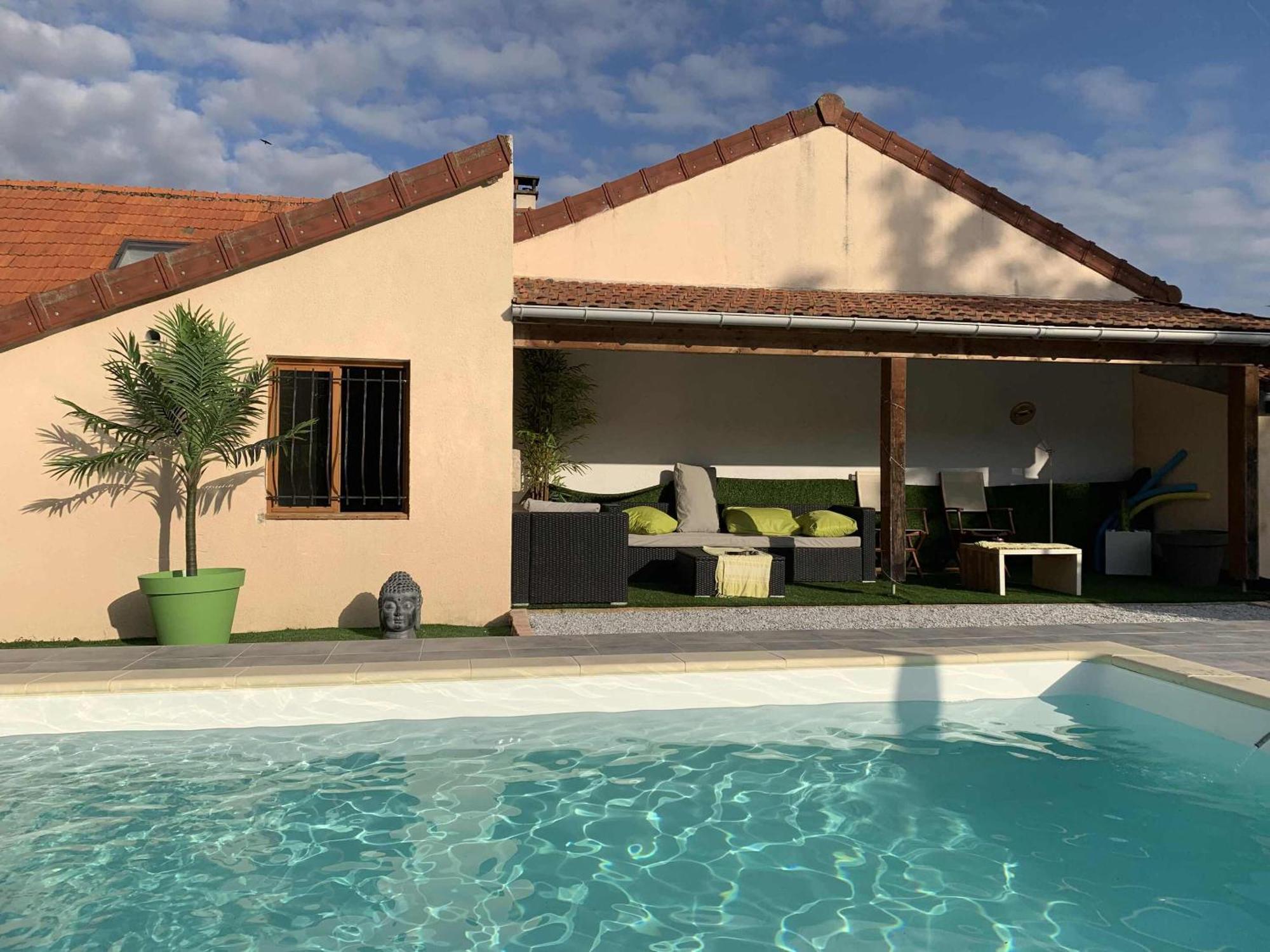Maison Piscine Et Jacuzzi Saint-Germain-des-Fosses Εξωτερικό φωτογραφία