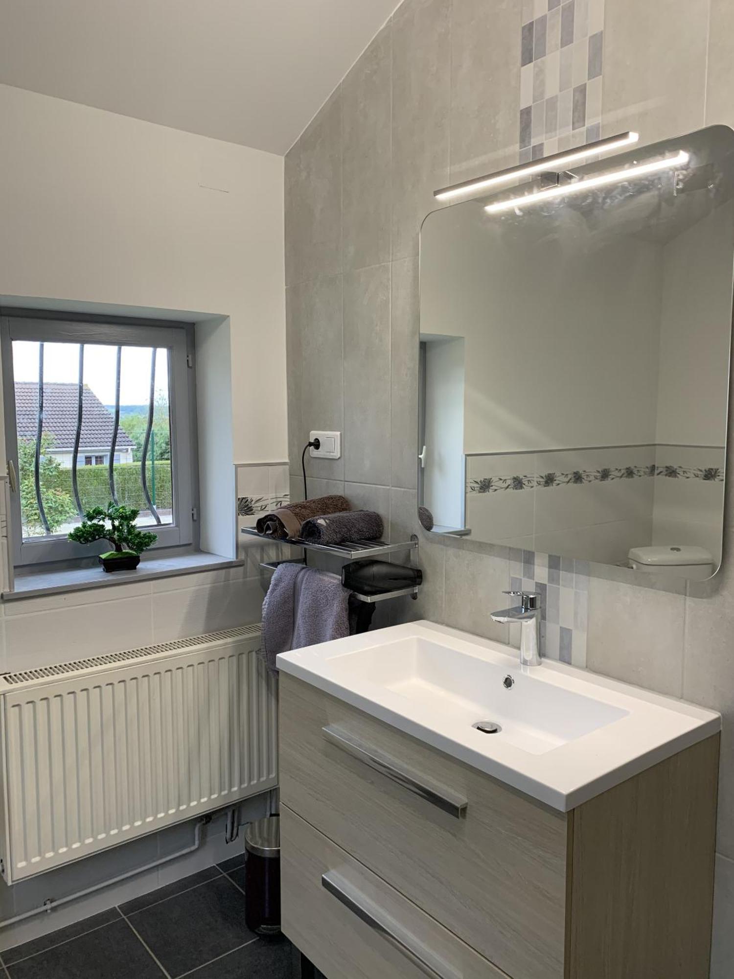 Maison Piscine Et Jacuzzi Saint-Germain-des-Fosses Δωμάτιο φωτογραφία
