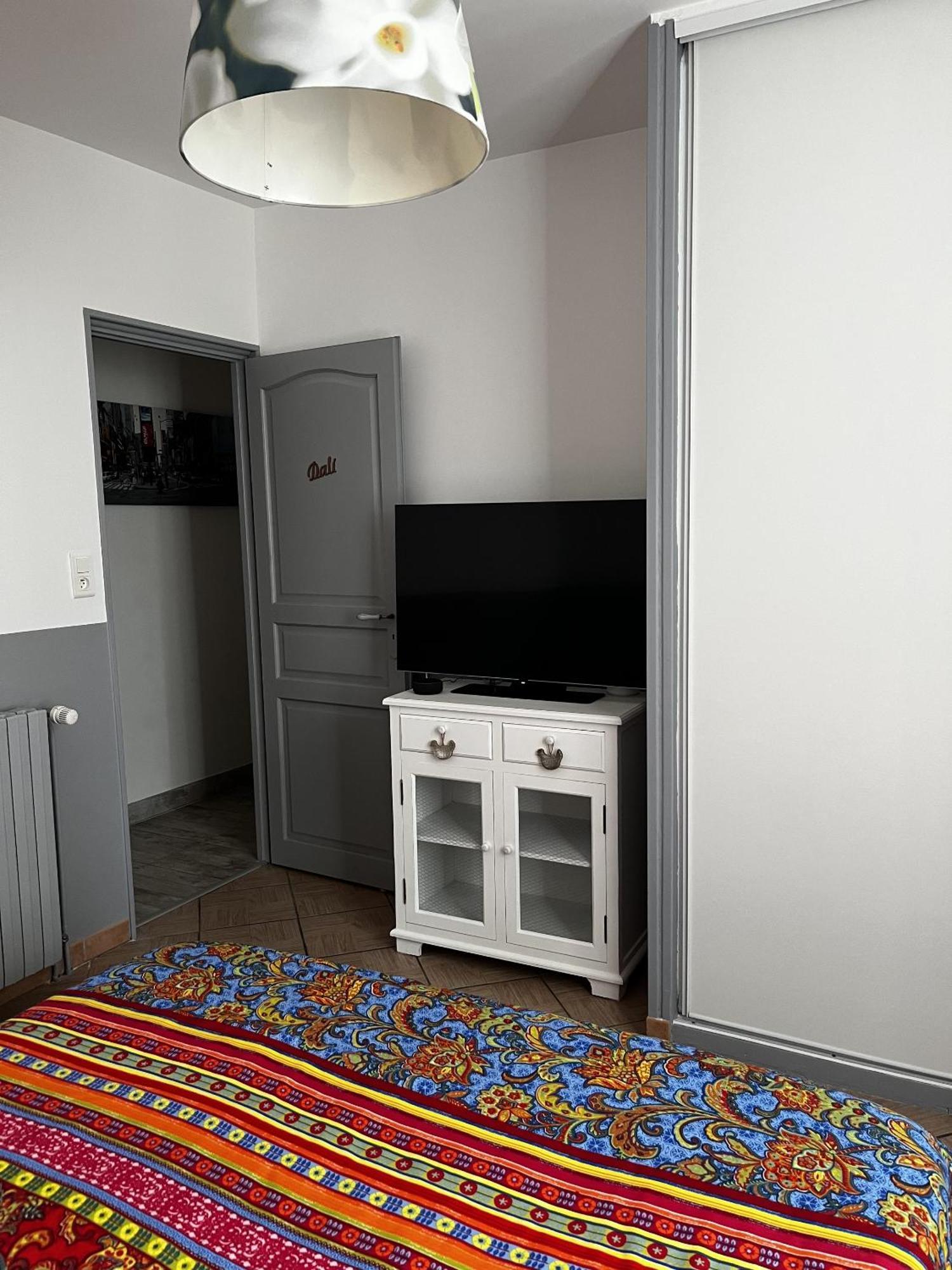 Maison Piscine Et Jacuzzi Saint-Germain-des-Fosses Δωμάτιο φωτογραφία